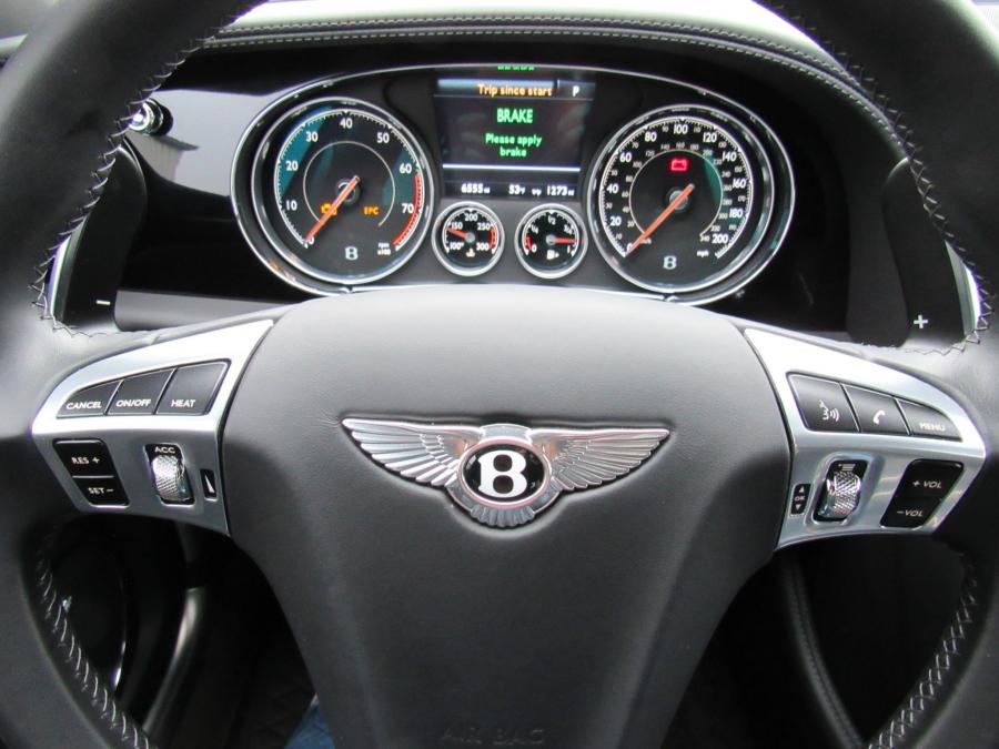 Панель приборов Bentley Flying Spur V8 S 2017 года  (фото 60 из 154)